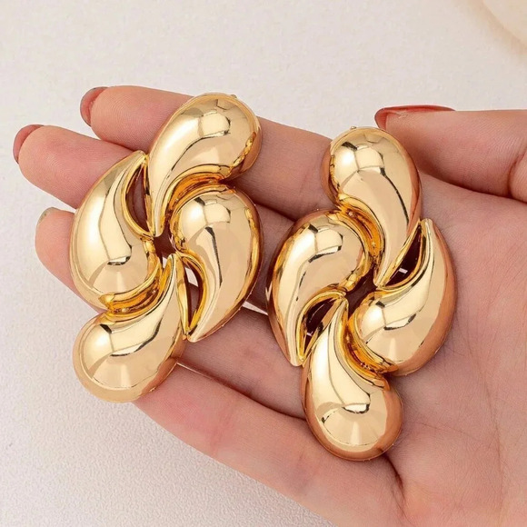 Gold Preppy Women's Minimalist Earrings - Picture 1 of 4